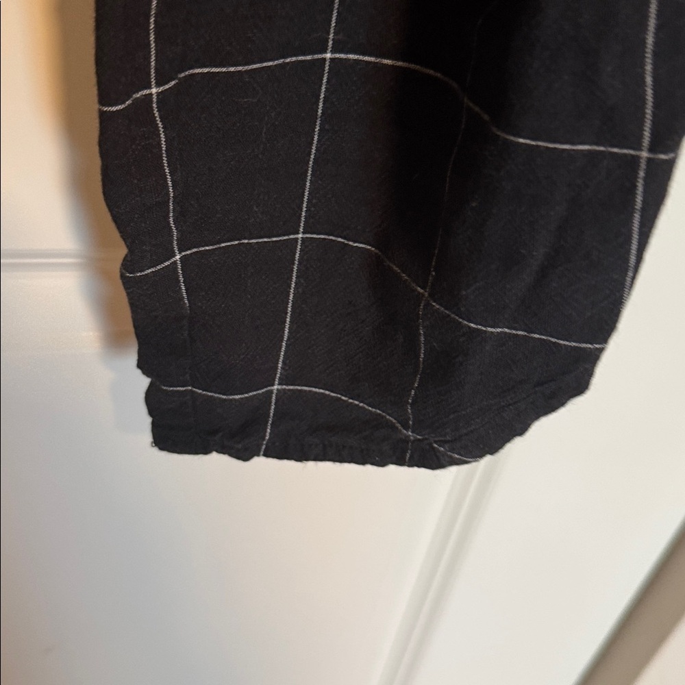 MARINE LAYER; ALLISON PULL-ON, TAPERED LEG PANT IN BLACK WINDOWPANE. - Picture 6 of 11